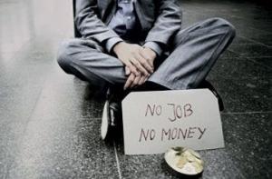 Большая часть безработных не работают более года