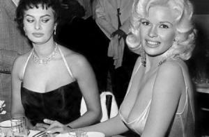 Мужчины-начальники предпочитают руководить брюнетками