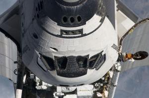 На фюзеляже шаттла Endeavour нашли повреждения