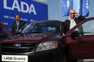 Путину представили Ладу Granta. Машина завелась с пятого раза