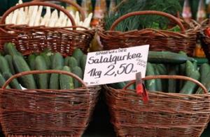 Министр сельского хозяйства Испании съела в телеэфире огурец