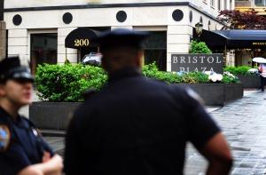 Адвокаты Стросс-Кана установили слежку за горничной