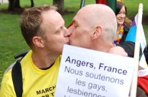 Парламент Франции - против легализации однополых браков