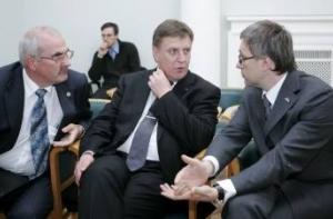 Заланс: Шлесерсу и Шкеле надо бы расстаться
