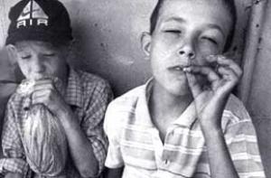 Власти Австралии собираются отправлять беспризорных детей в Малайзию