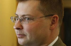 Домбровскис: прием беженцев — дело добровольное