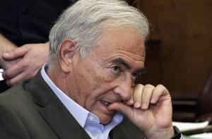 Стросс-Кан боится общаться с горничными