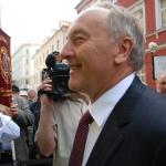 Новый президент выступает за соблюдение законов