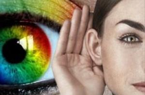 Ученые: Глухие люди видят ушами