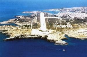 На остров Лампедуза высадился массовый «десант» беженцев