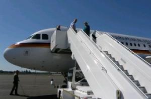 ФРГ возложила ответственность за инцидент с самолетом Меркель на Иран