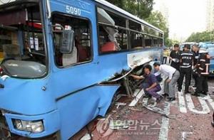 Автобус с туристами разбился в Южной Корее