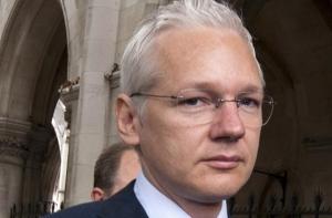 Суд Лондона, выслушав показания про пенис Ассанжа, взял тайм-аут (ФОТО)