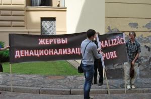 «Жертвы денационализации» провели пикет у Сейма