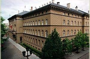 В четверг пройдут два внеочередных заседания Сейма