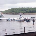 У севшего в Обь Ан-24 отвалился хвост, но он не затонул, поэтому большинство пассажиров выжили