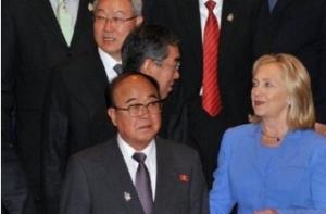 Главы МИД двух Корей встретились впервые за три года