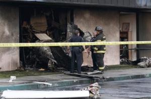 В Калифорнии одномоторный самолет врезался в госпиталь