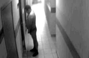 Полковник справил нужду в коридоре ОВД