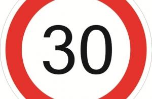 Возле 60 рижских школ временно ограничат скорость движения