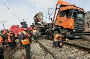 Водитель лесовоза требует от Pasažieru vilciens компенсации