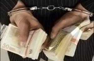 Работающий в Citadele взяточник признал свою вину