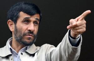 Ахмадинеджад осудил «дикое поведение лондонской полиции»