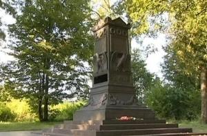 Вандалы осквернили памятник Барклаю-де-Толли в Калининграде