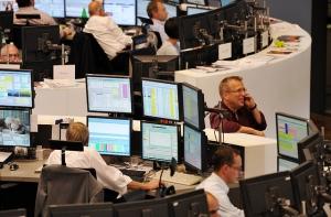 Торги на биржах Европы начались в минусе