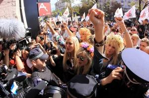 Женское движение FEMEN готово взять на поруки Юлию Тимошенко