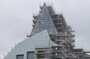 В «Замке света» приступают к строительству внутренних стен