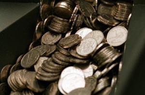 С сегодняшнего дня в магазинах можно снять наличные в кассе