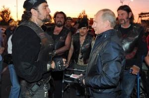 Путин во главе колонны байкеров прилюдно нарушил ПДД