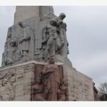 Задержан норвежец, справлявший нужду на памятник Свободы