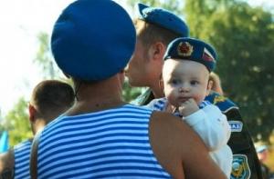 Латвийские десантники бурно отметили день ВДВ