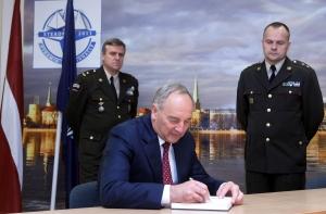 Президент рассказал об увеличении оборонного бюджета (ВИДЕО)
