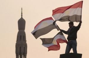 Демонстранты в Каире требуют отменить чрезвычайное положение
