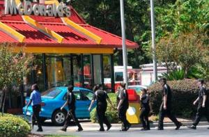 В США посетители McDonald’s отравились парами ядовитого вещества в туалете