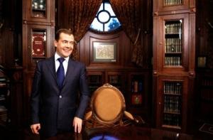 Медведев объяснил свое решение выдвинуть Путина в президенты