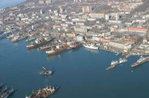 В Приморье столкнулись катер и сухогруз, есть жертвы