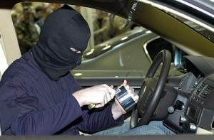 В Риге украли автомобиль вместе с гаражом