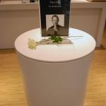 В магазинах Apple в Латвии поминают Стива Джобса