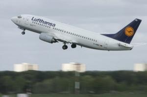 Лайнер Lufthansa экстренно сел в Перми из-за задымления