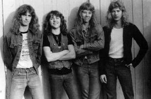 Поклонники Metallica разгромили стадион в Дели