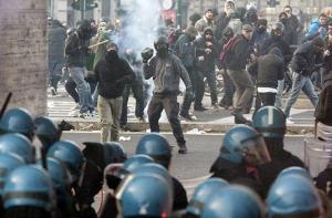 Римский мэр заставил демонстрантов протестовать сидя