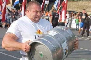 ПРЯМАЯ ВИДЕОТРАНСЛЯЦИЯ: силач Ивар Казельник тащит грузовик