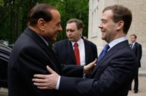 Медведев поблагодарил Берлускони за совместную работу