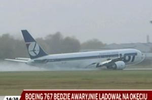 В аэропорту Варшавы приземлился самолет без шасси