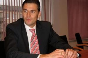 Бондарс во избежание убытков советует разделять вклады по банкам