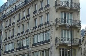 В Париже подожгли редакцию высмеявшего Мухаммеда журнала